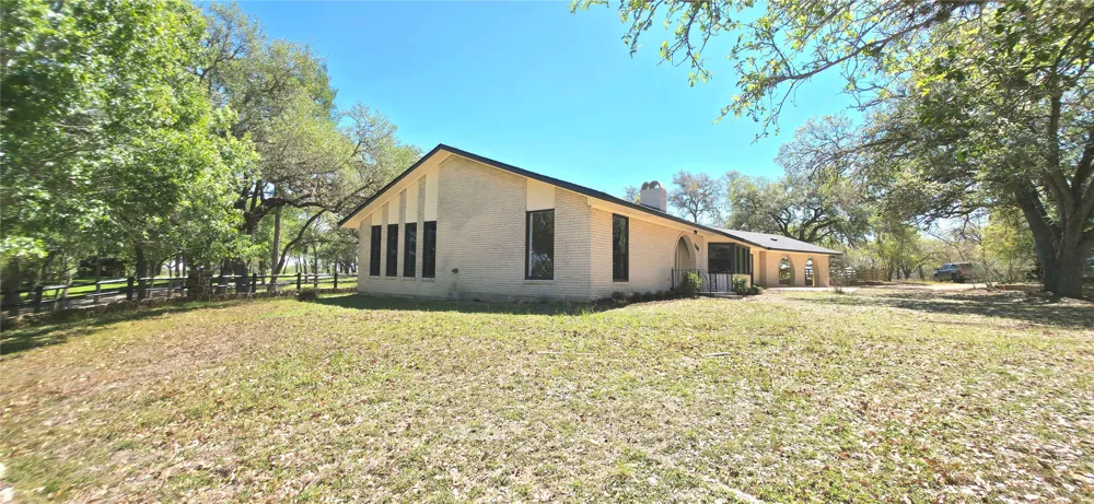 109 Cernosek Road La Grange, TX 78945