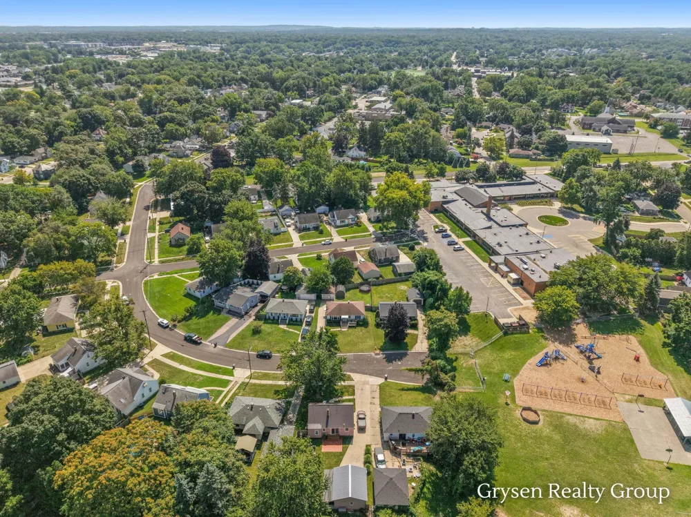 2141 Avon Avenue SW Wyoming, MI 49519