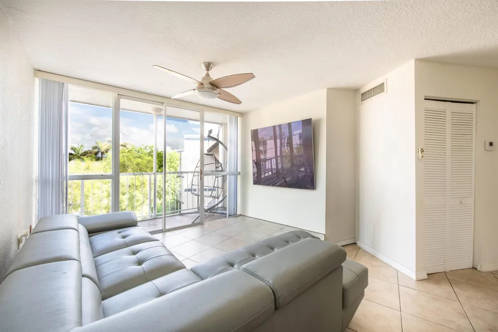 6995 NW 186th Street #E508 Hialeah, FL 33015