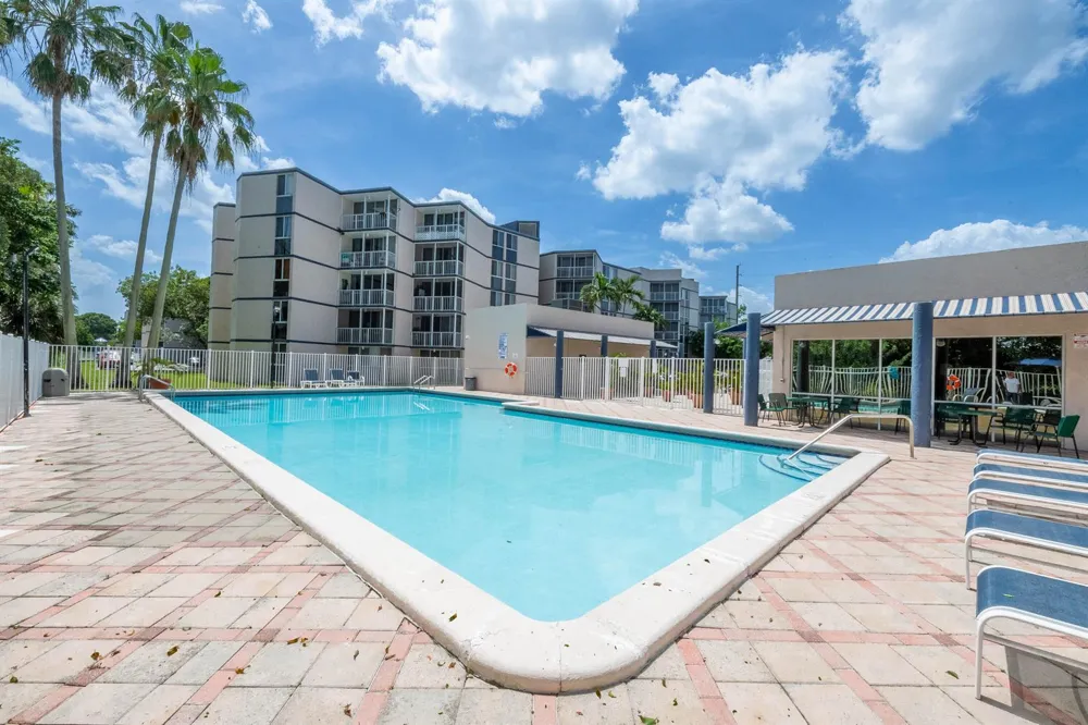 6995 NW 186th Street #E508 Hialeah, FL 33015