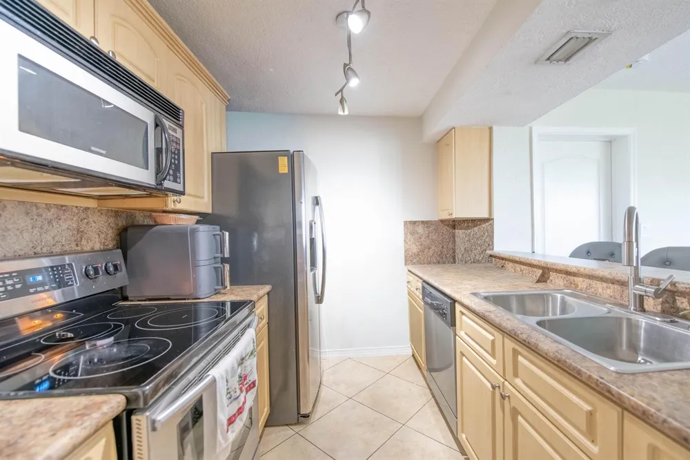 6995 NW 186th Street #E508 Hialeah, FL 33015