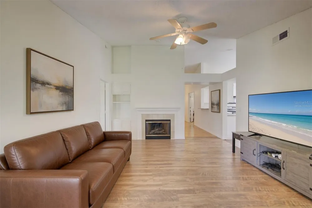 538 QUEENSBRIDGE DRIVE Lake Mary, FL 32746