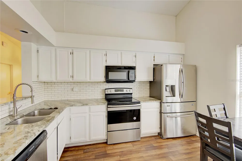 538 QUEENSBRIDGE DRIVE Lake Mary, FL 32746