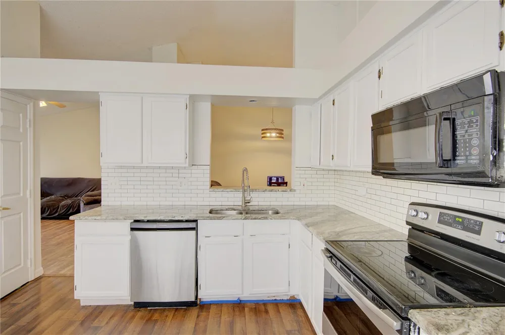 538 QUEENSBRIDGE DRIVE Lake Mary, FL 32746
