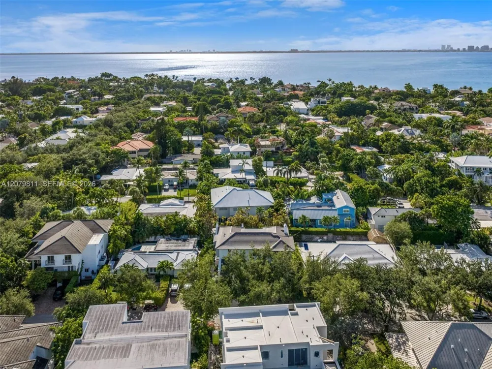 544 Warren Ln Key Biscayne, FL 33149