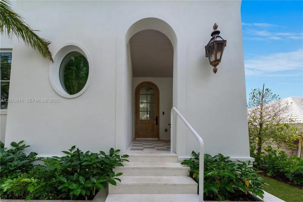 544 Warren Ln Key Biscayne, FL 33149
