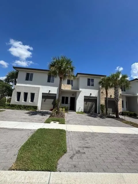 551 PIONEER WAY Royal Palm Beach, FL 33411