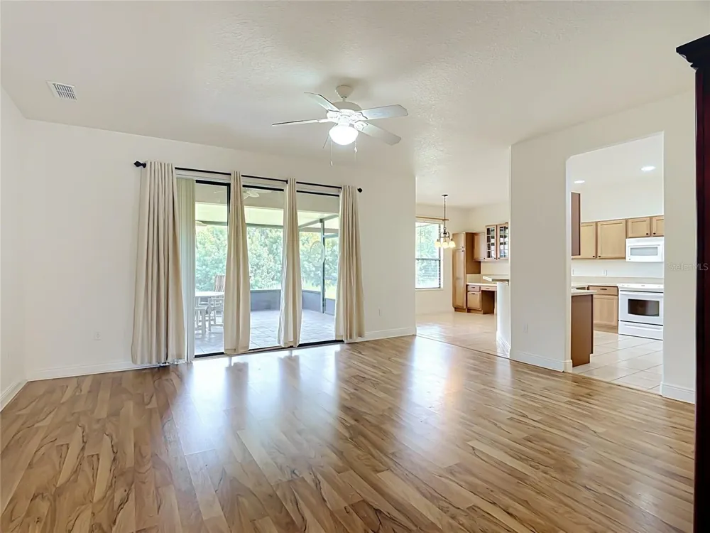 313 MOORPARK WAY Poinciana, FL 34759