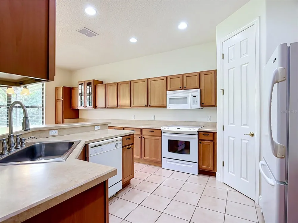 313 MOORPARK WAY Poinciana, FL 34759