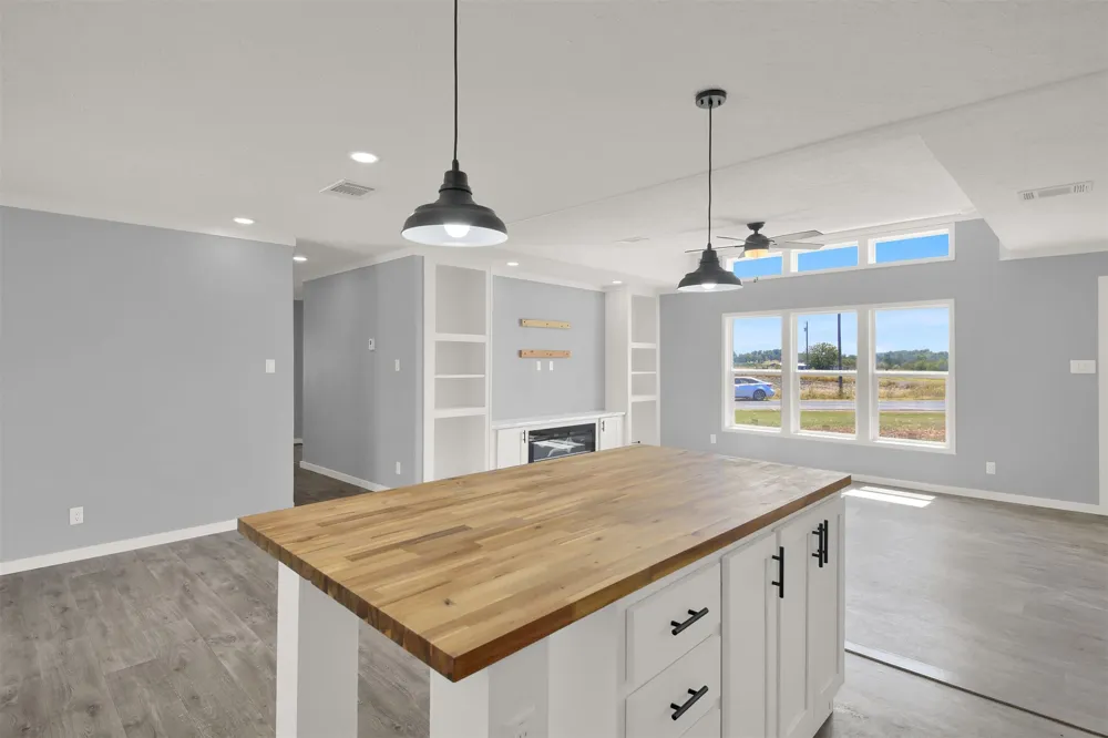 27 County Road 483 Taylor, TX 76574