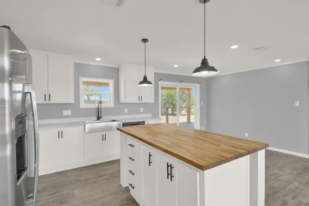 27 County Road 483 Taylor, TX 76574