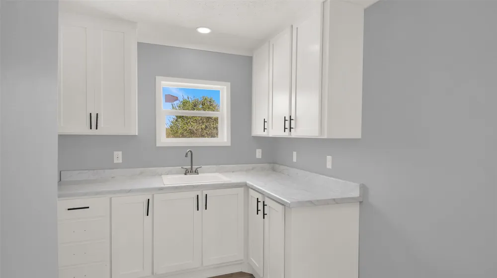 27 County Road 483 Taylor, TX 76574
