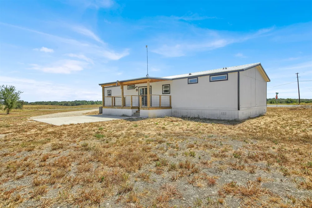 27 County Road 483 Taylor, TX 76574