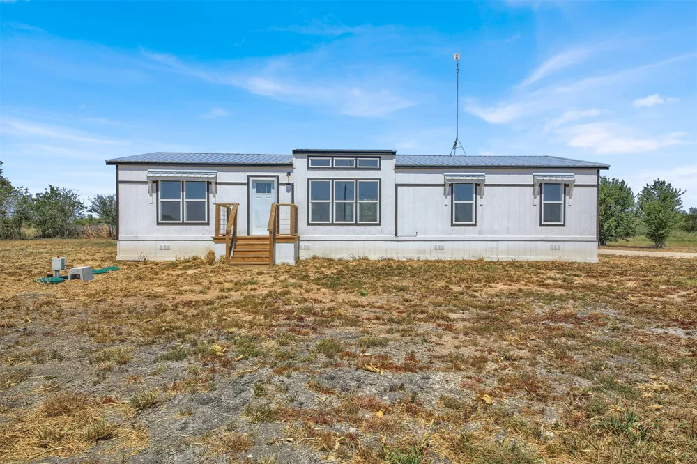 27 County Road 483 Taylor, TX 76574