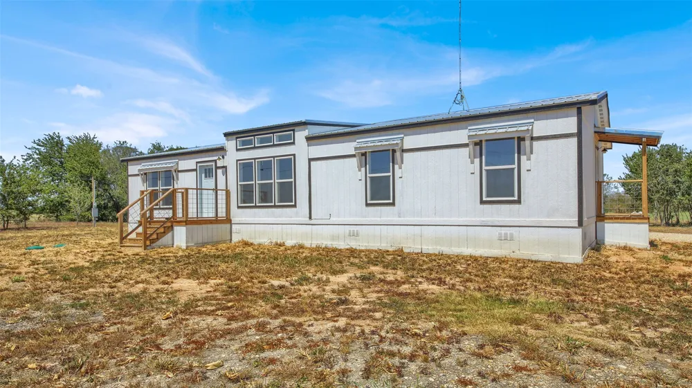 27 County Road 483 Taylor, TX 76574