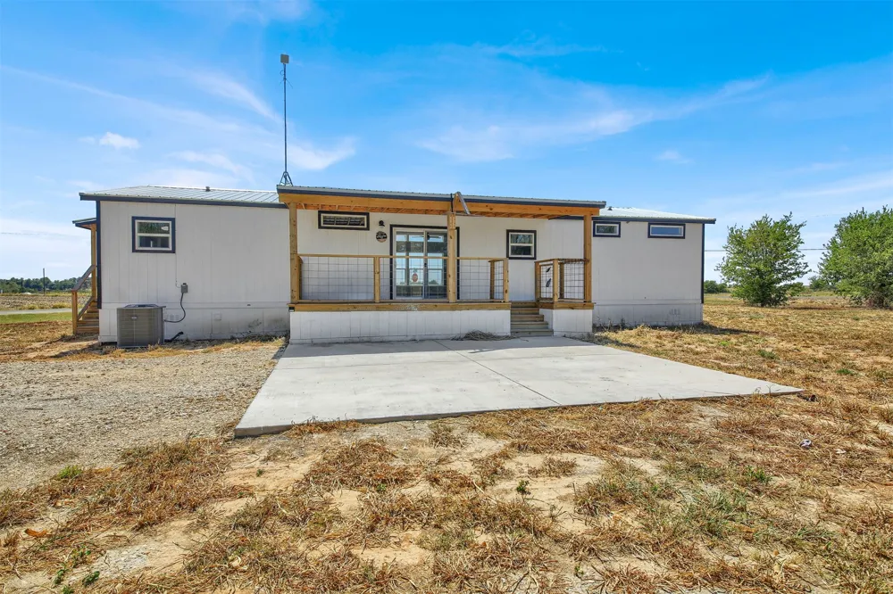 27 County Road 483 Taylor, TX 76574