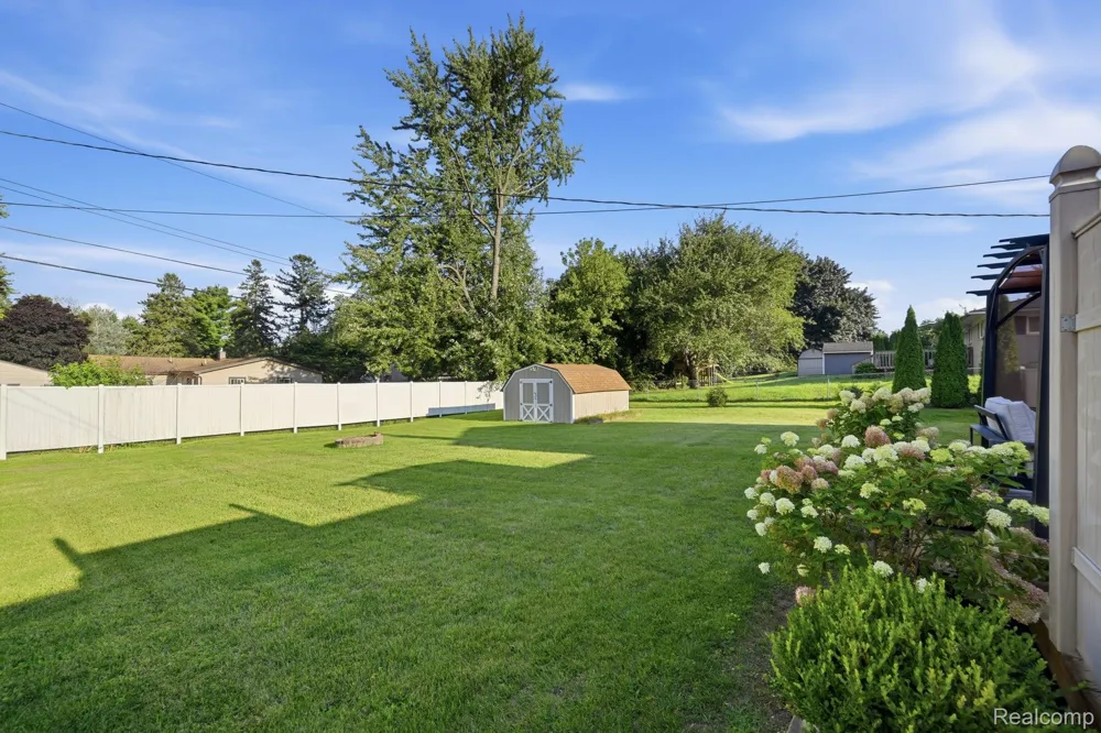 5382 Winell Street Independence Charter Township, MI 48346
