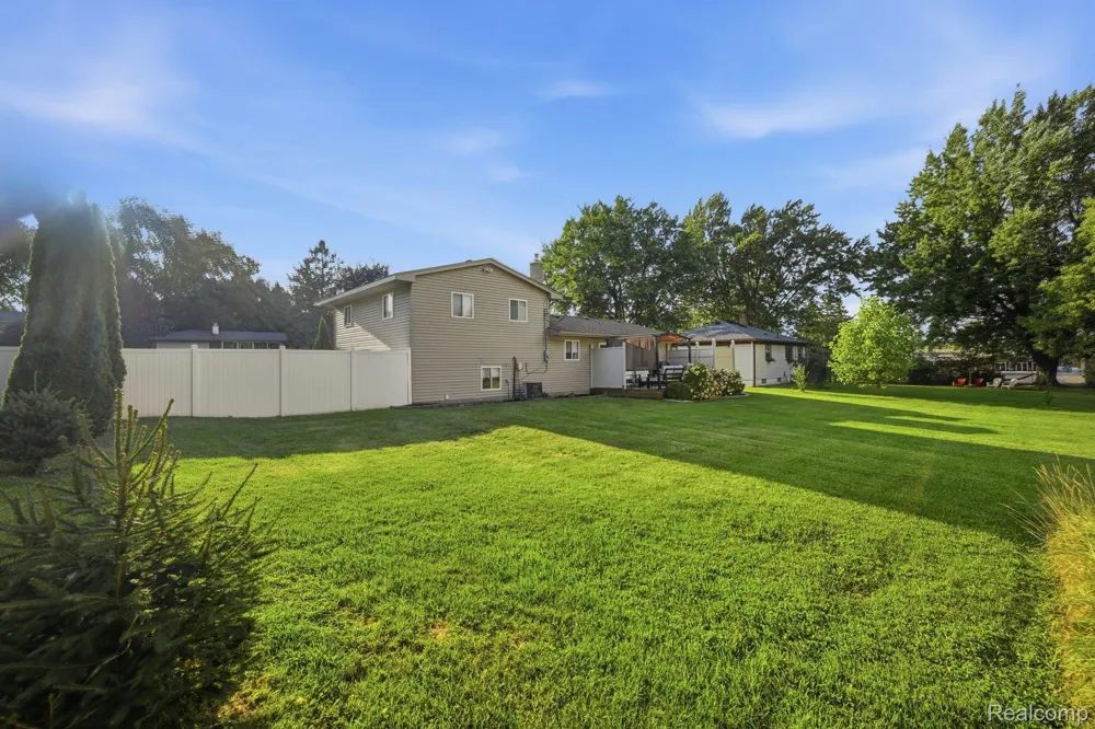 5382 Winell Street Independence Charter Township, MI 48346