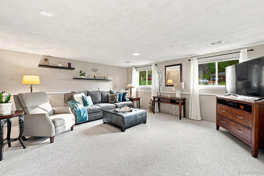 5382 Winell Street Independence Charter Township, MI 48346