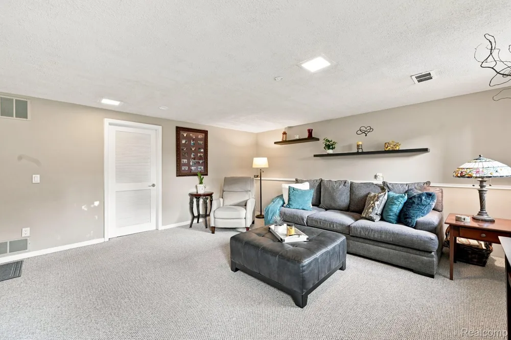 5382 Winell Street Independence Charter Township, MI 48346