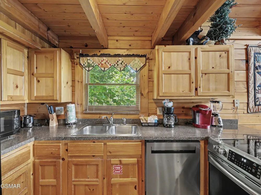 2509 Piney Drive Sevierville, TN 37876