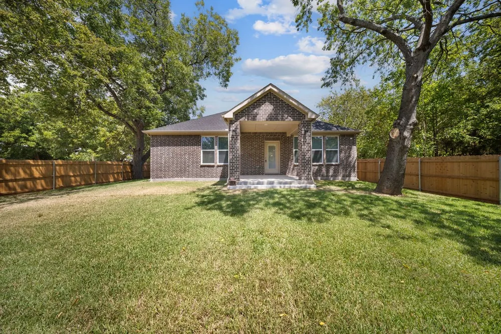 4519 Rosehill Road Garland, TX 75043