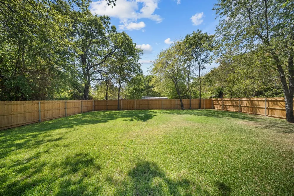 4519 Rosehill Road Garland, TX 75043