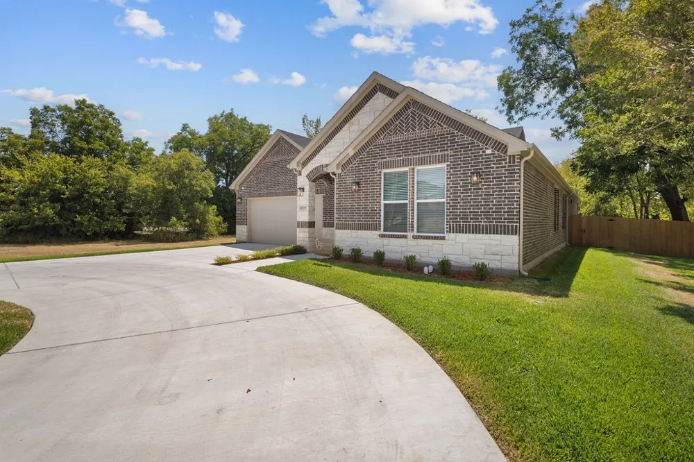 4519 Rosehill Road Garland, TX 75043