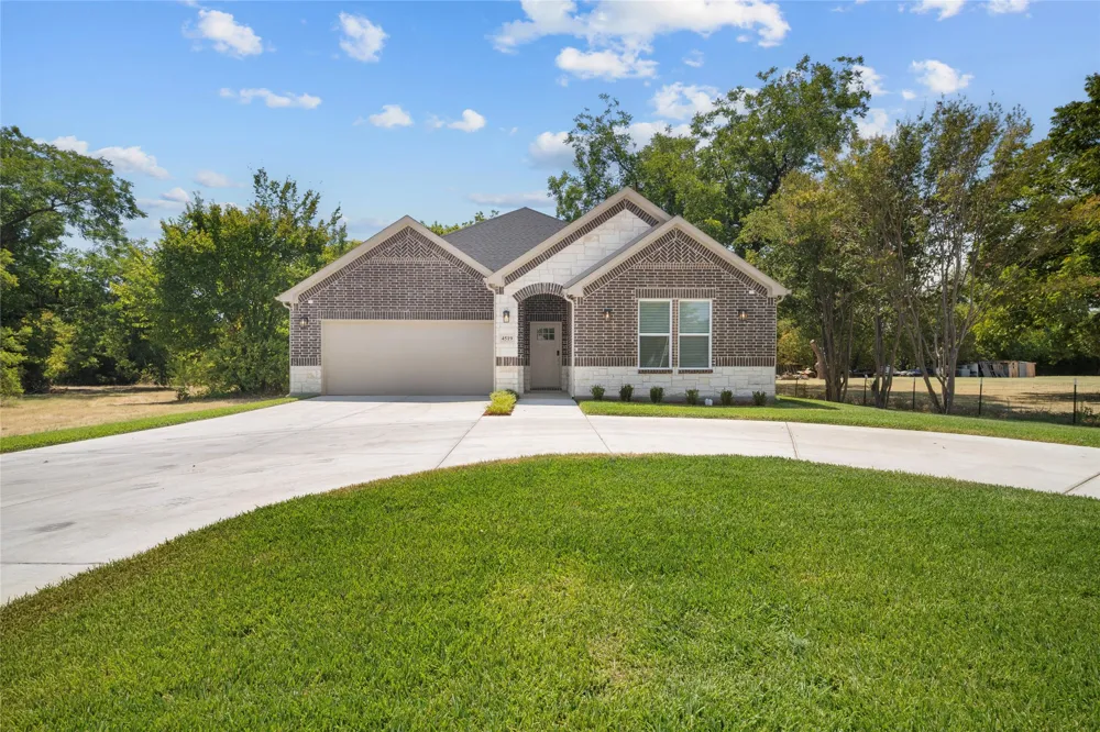 4519 Rosehill Road Garland, TX 75043