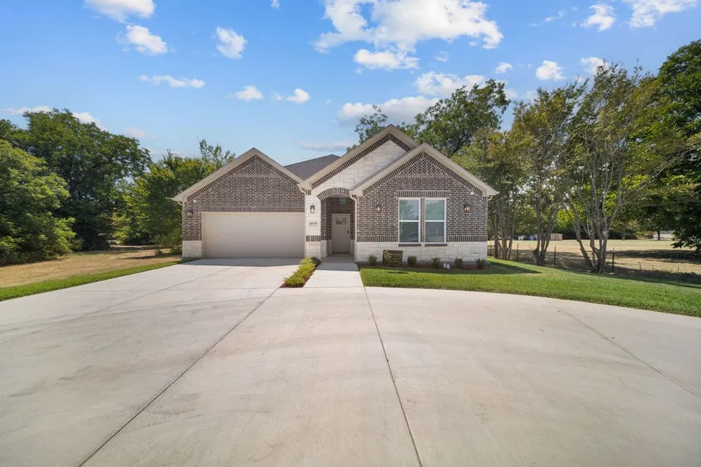 4519 Rosehill Road Garland, TX 75043