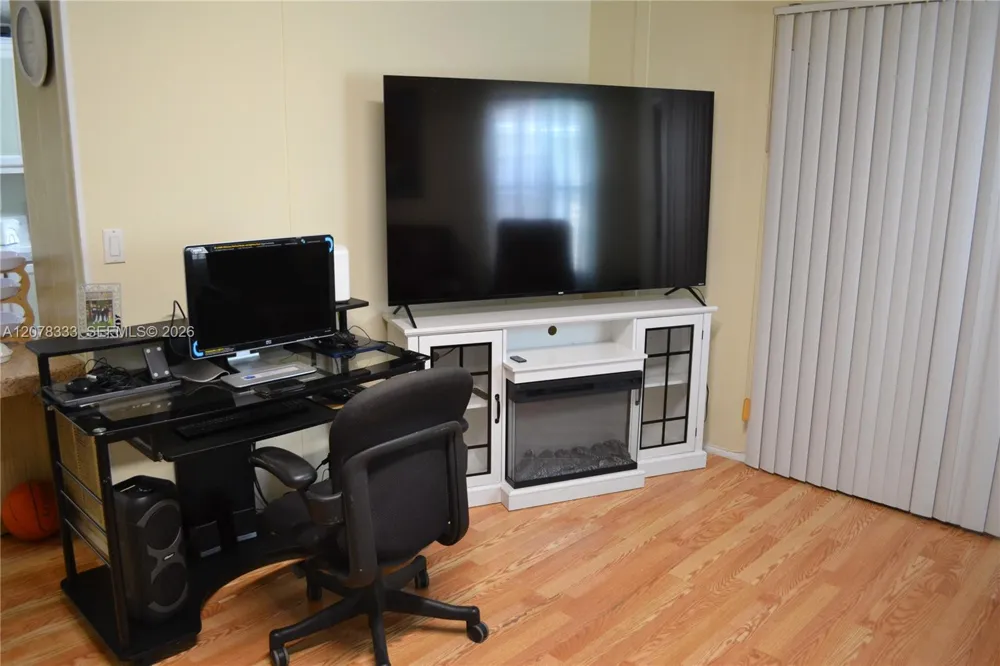 19800 SW 180 Ave #584 Miami, FL 33187