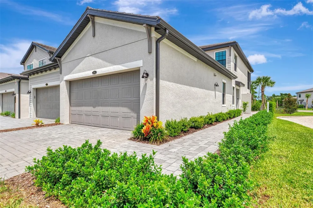 5632 SUMMIT POINTE CIRCLE #104 Bradenton, FL 34210