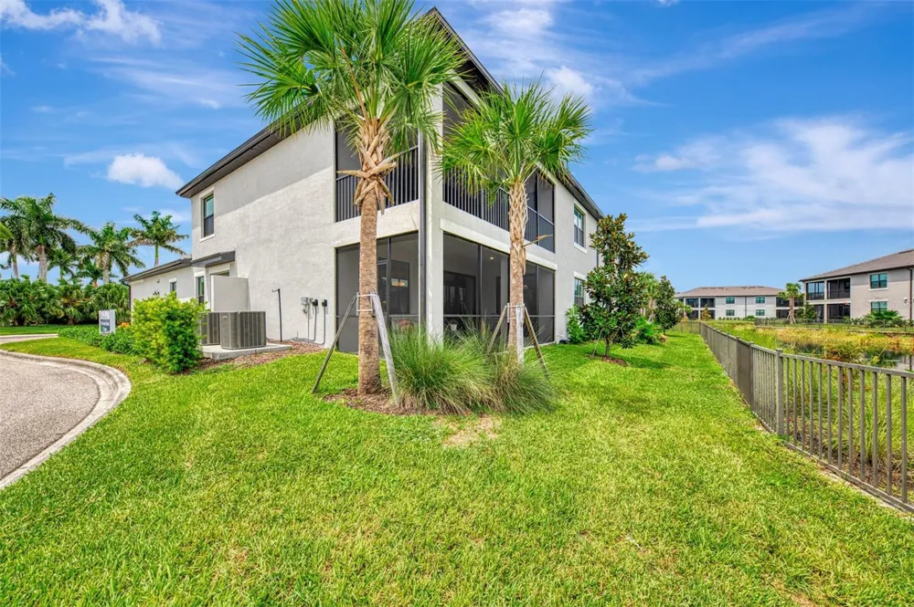 5632 SUMMIT POINTE CIRCLE #104 Bradenton, FL 34210
