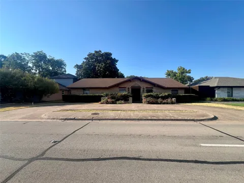 6238 E Lovers Lane