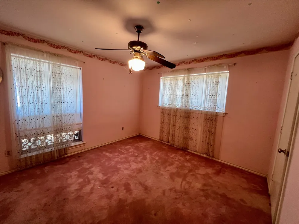 6238 E Lovers Lane Dallas, TX 75214