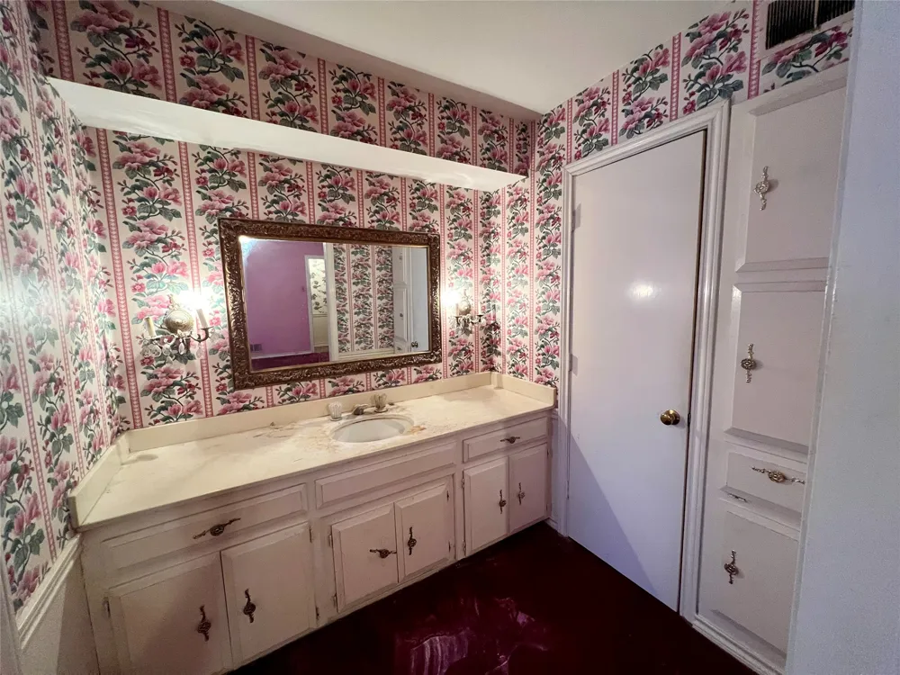 6238 E Lovers Lane Dallas, TX 75214