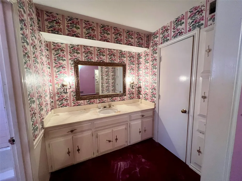 6238 E Lovers Lane Dallas, TX 75214