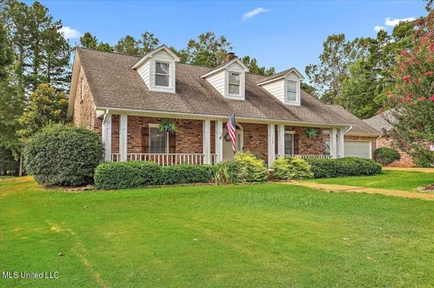 439 Woodlands Circle