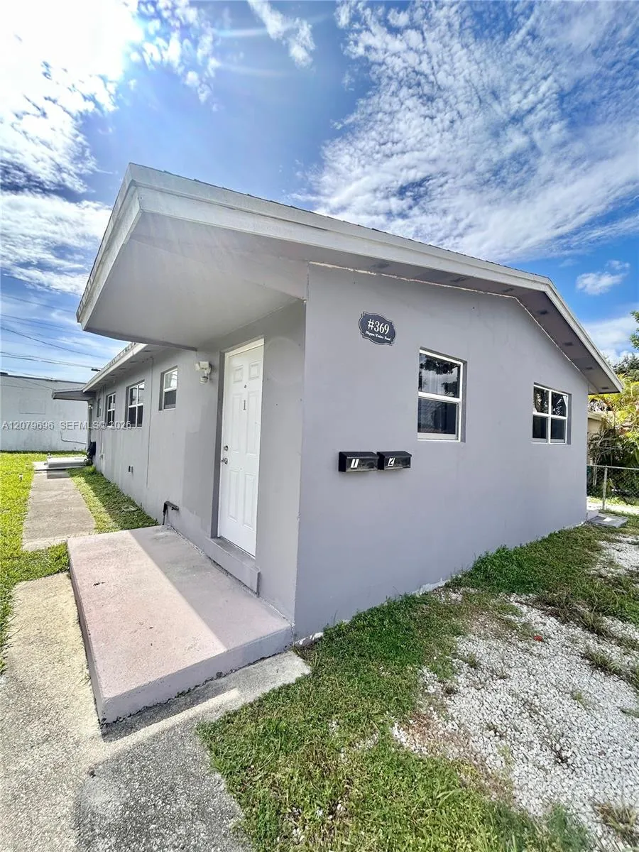 369 Phippen Waiters Rd Dania Beach, FL 33004