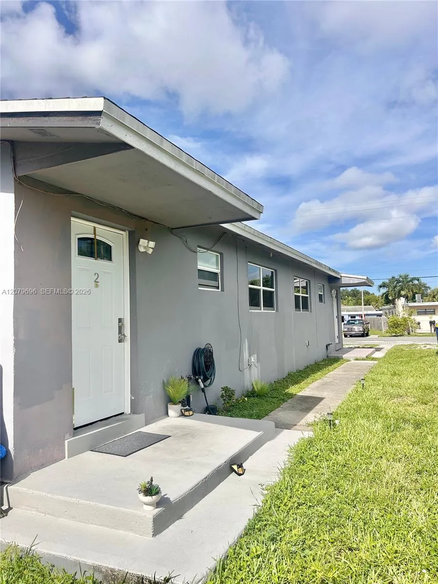 369 Phippen Waiters Rd Dania Beach, FL 33004