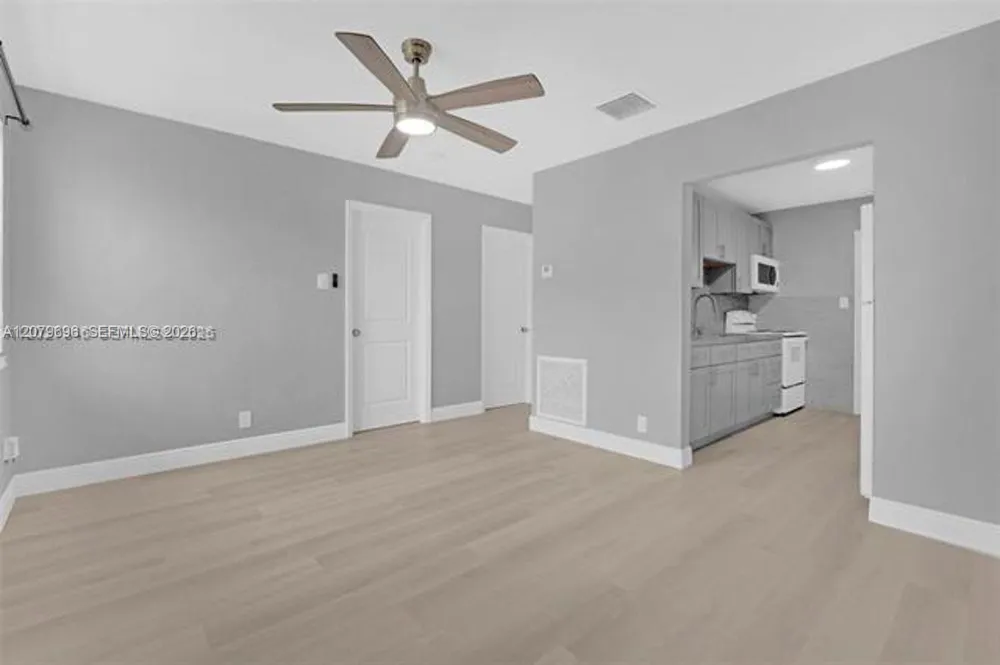 369 Phippen Waiters Rd Dania Beach, FL 33004