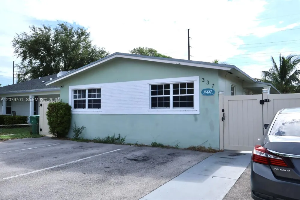 337 Phippen Waiters Rd Dania Beach, FL 33004