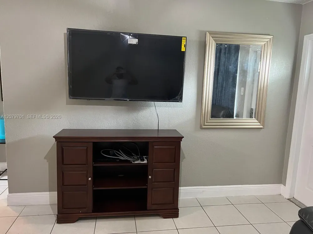 337 Phippen Waiters Rd Dania Beach, FL 33004