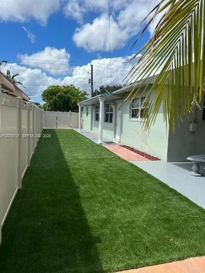 337 Phippen Waiters Rd Dania Beach, FL 33004
