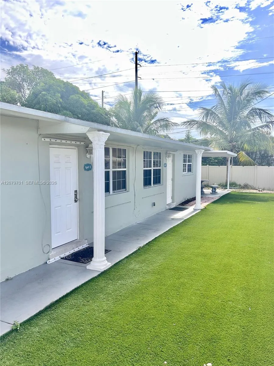 337 Phippen Waiters Rd Dania Beach, FL 33004