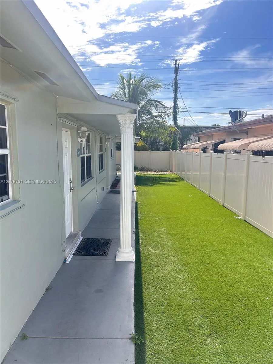 337 Phippen Waiters Rd Dania Beach, FL 33004