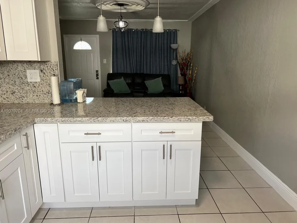 337 Phippen Waiters Rd Dania Beach, FL 33004