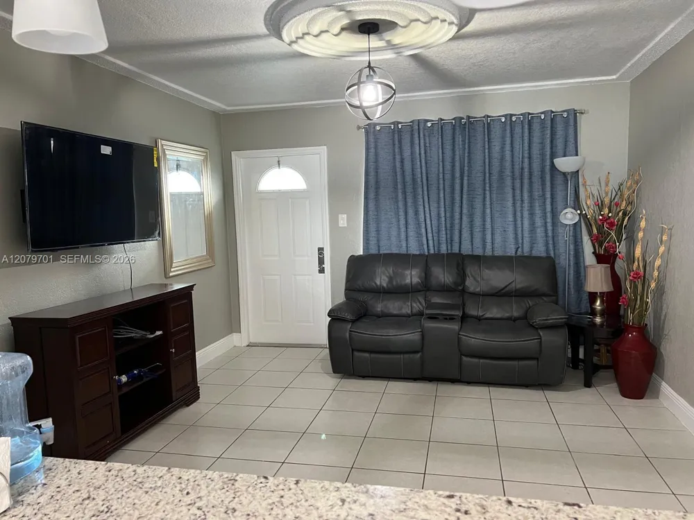 337 Phippen Waiters Rd Dania Beach, FL 33004
