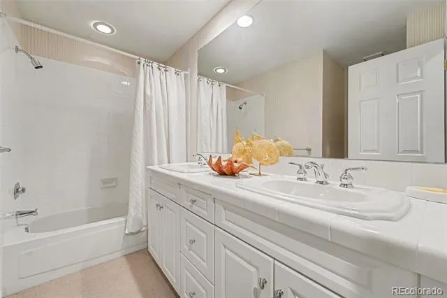 4725 E Pinewood Circle Centennial, CO 80121