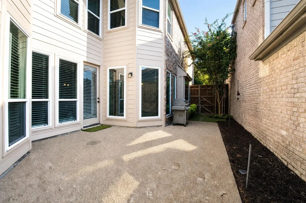 8344 Coral Drive Dallas, TX 75243